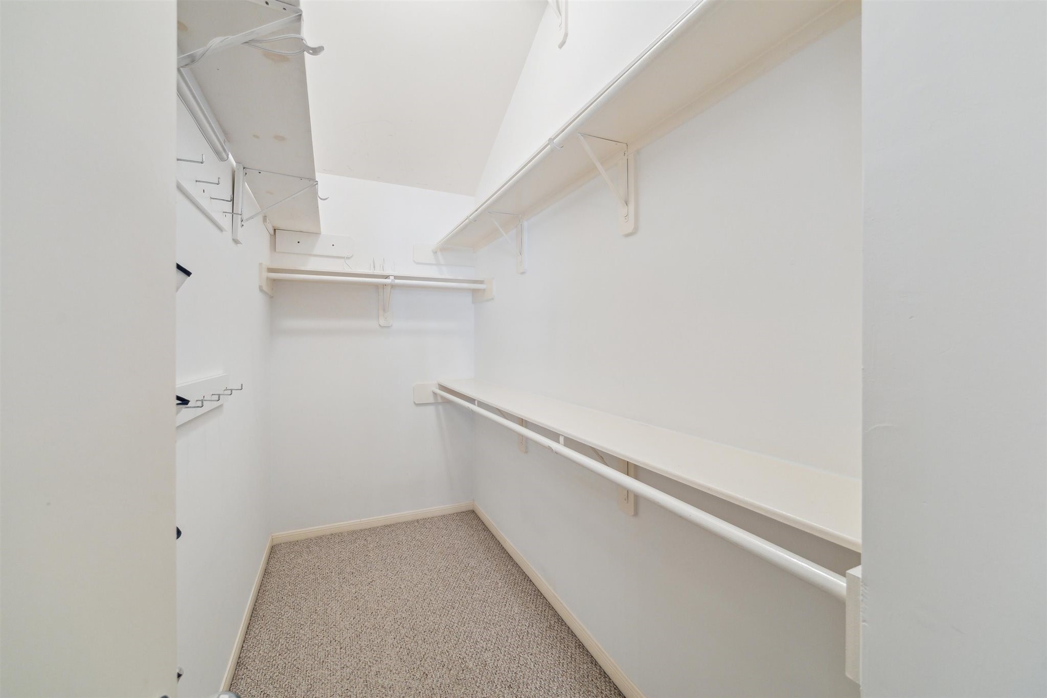 1730 Bevis Street Houston, TX 77008 - Photo 20 of 29 Huge walk in primary closet