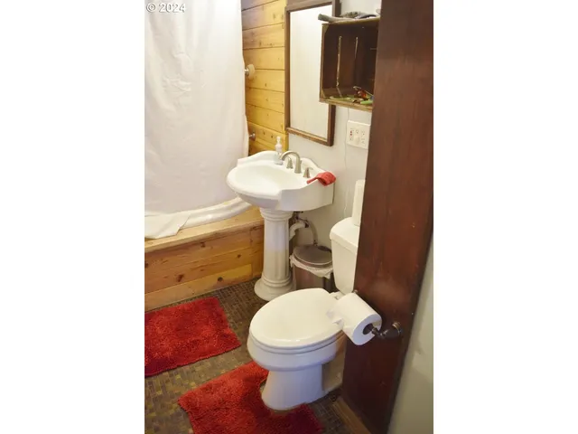 $359,000 | 454 East Main Street, Athena, OR 97813