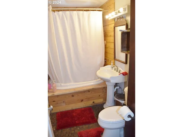 $359,000 | 454 East Main Street, Athena, OR 97813