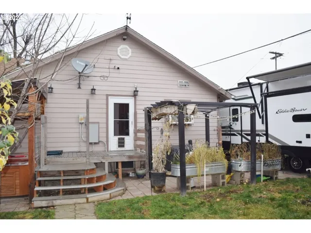 $359,000 | 454 East Main Street, Athena, OR 97813