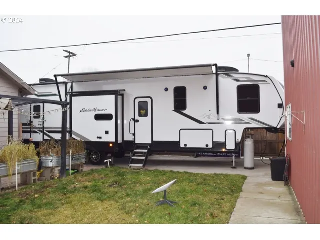 $359,000 | 454 East Main Street, Athena, OR 97813