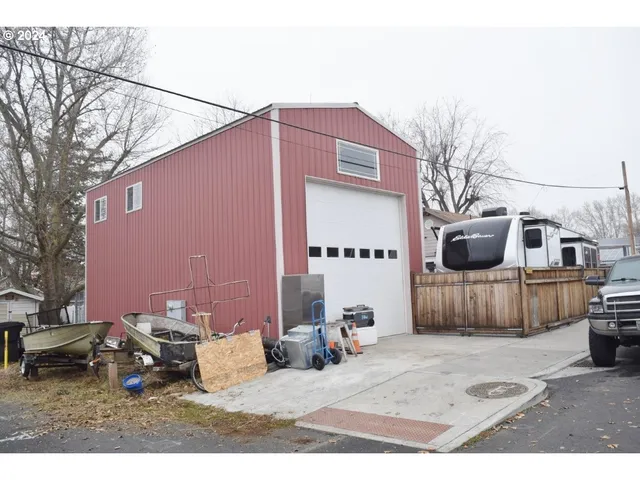 $359,000 | 454 East Main Street, Athena, OR 97813