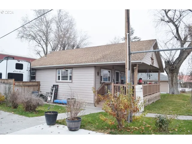 $359,000 | 454 East Main Street, Athena, OR 97813