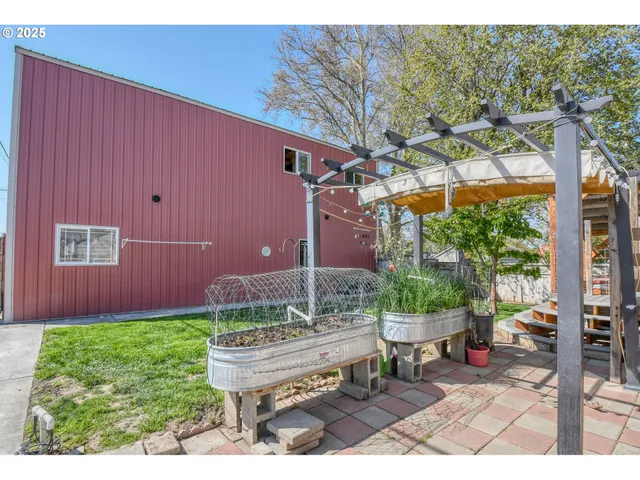 $359,000 | 454 East Main Street, Athena, OR 97813