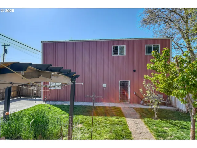 $359,000 | 454 East Main Street, Athena, OR 97813