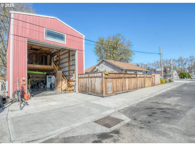 $359,000 | 454 East Main Street, Athena, OR 97813