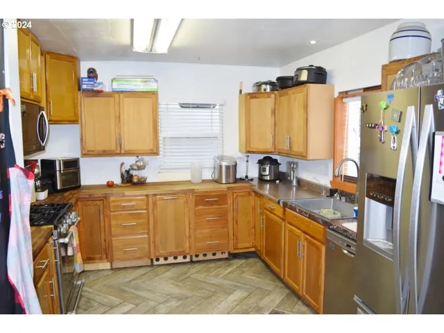 $359,000 | 454 East Main Street, Athena, OR 97813