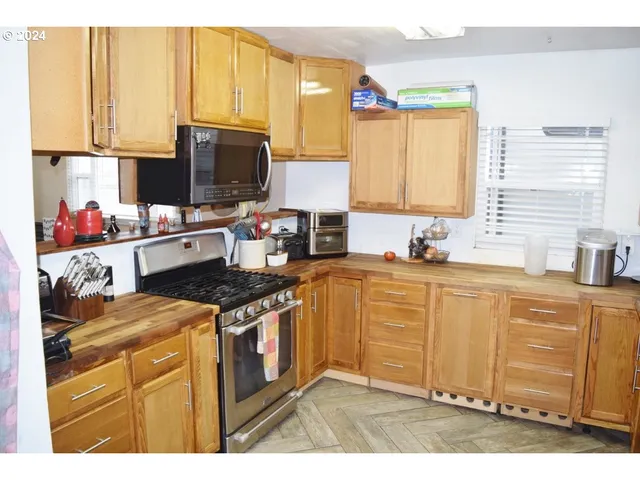 $359,000 | 454 East Main Street, Athena, OR 97813