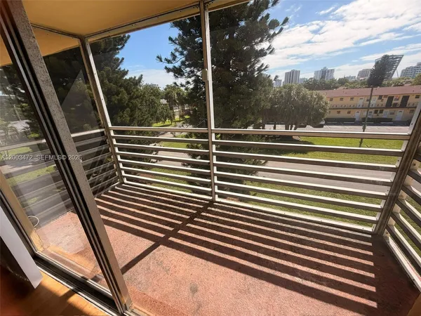 $1,800 | 20200 Northeast 27th Court, Unit 35, Aventura, FL 33180