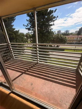 $1,800 | 20200 Northeast 27th Court, Unit 35, Aventura, FL 33180