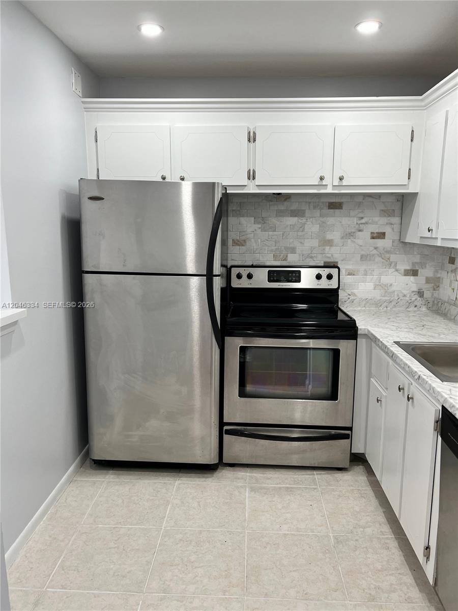 359 Mansfield Drive, Unit I Boca Raton, FL 33434 - Photo 3 of 11
