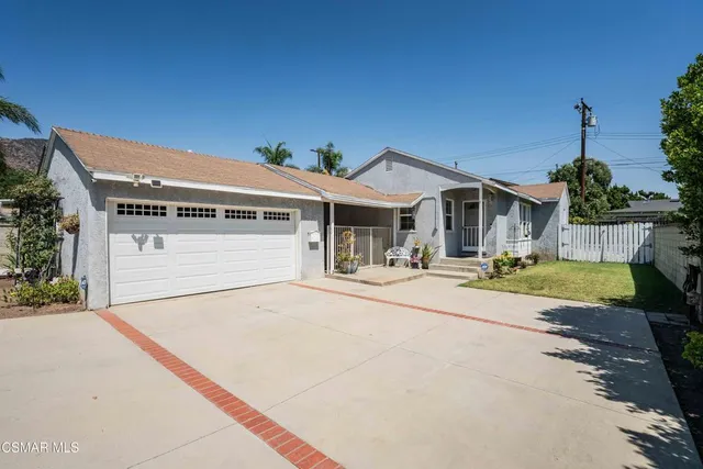a view of a house with backyard and porch