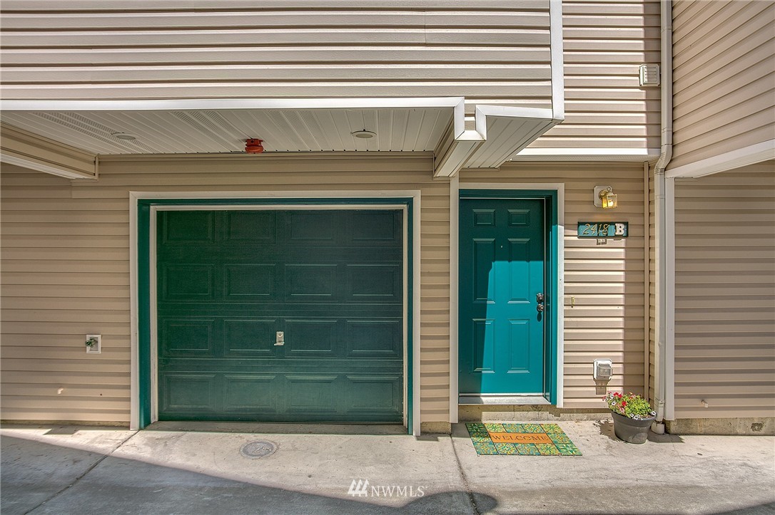 2418 Southwest Holden Street, Unit B Seattle, WA 98106 - Photo 2 of 15