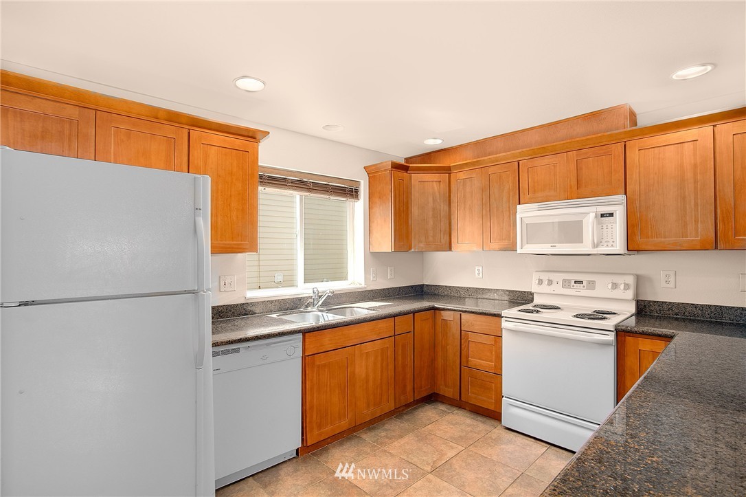 2418 Southwest Holden Street, Unit B Seattle, WA 98106 - Photo 4 of 15