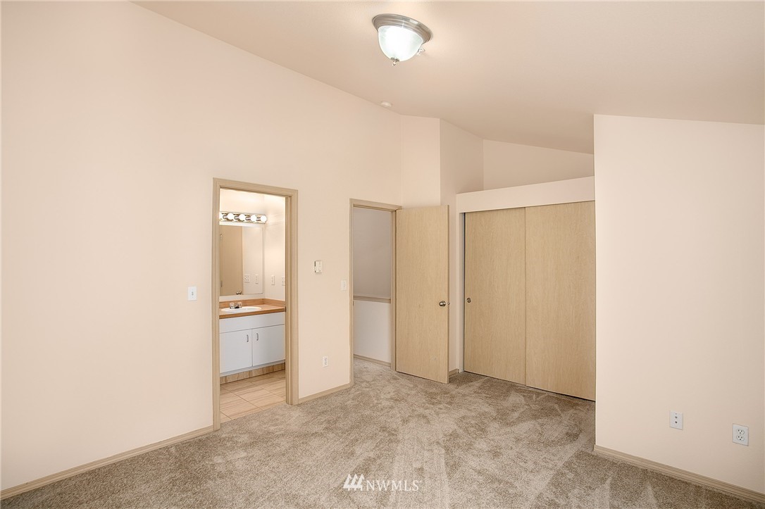 2418 Southwest Holden Street, Unit B Seattle, WA 98106 - Photo 9 of 15