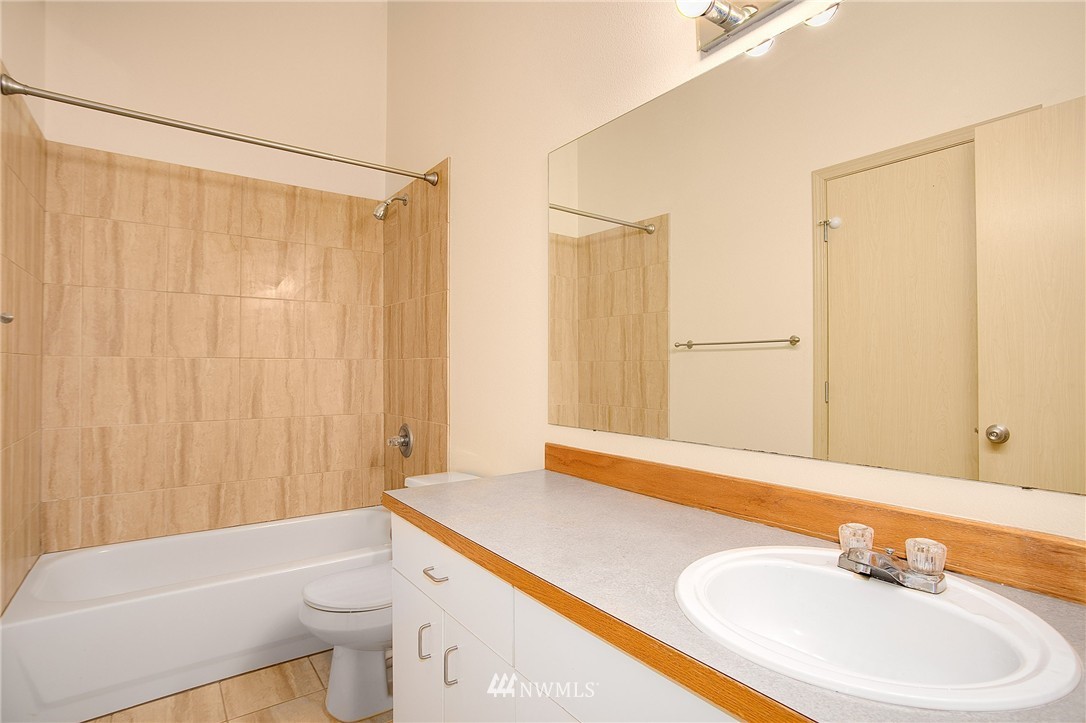 2418 Southwest Holden Street, Unit B Seattle, WA 98106 - Photo 10 of 15