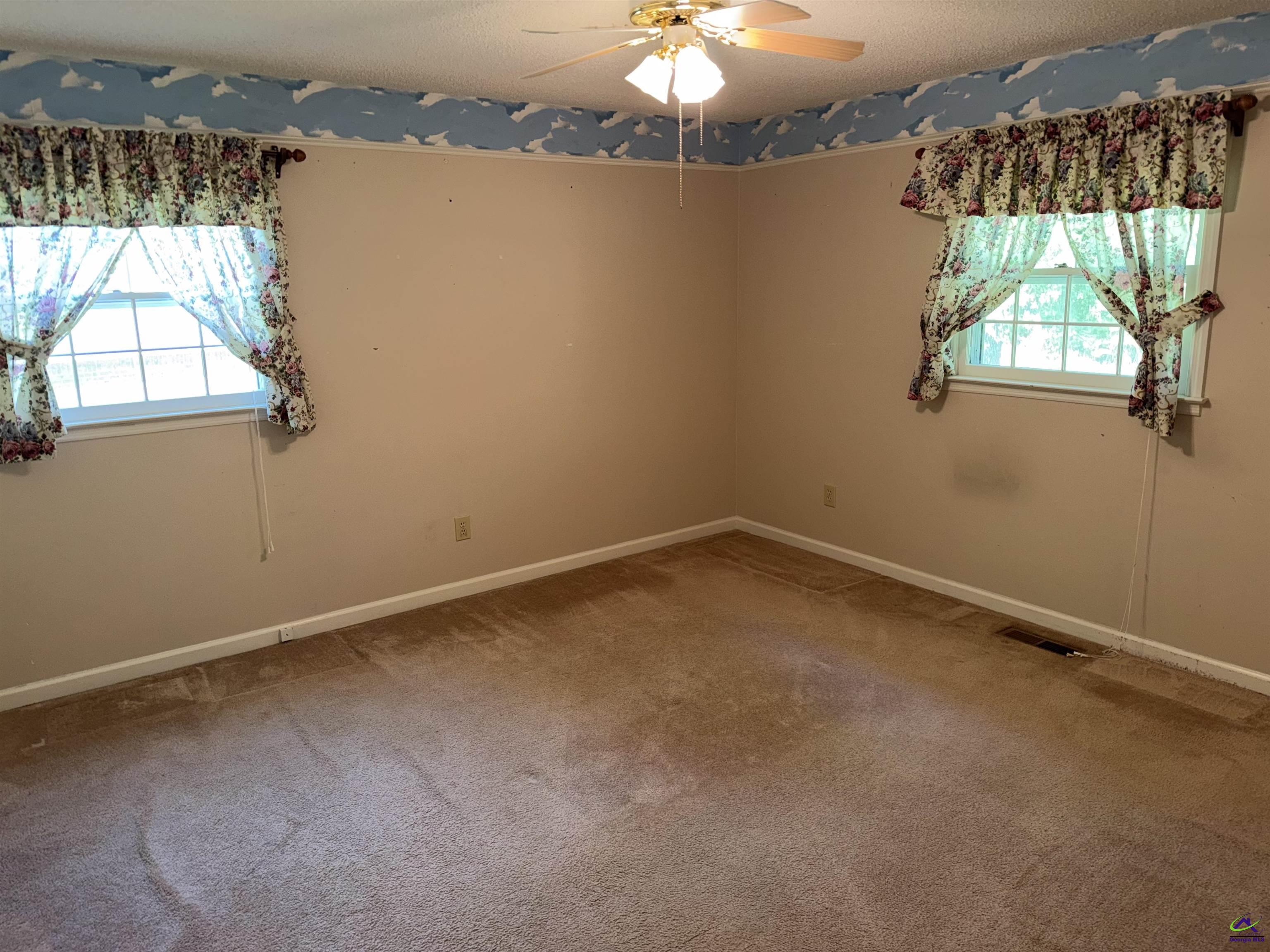 249 Hatcher Road Warner Robins, GA 31088 - Photo 15 of 25 en empty room with a window