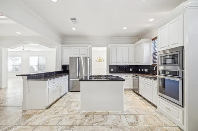 $975,000 | 4505 Mimosa Drive, Bellaire, TX 77401