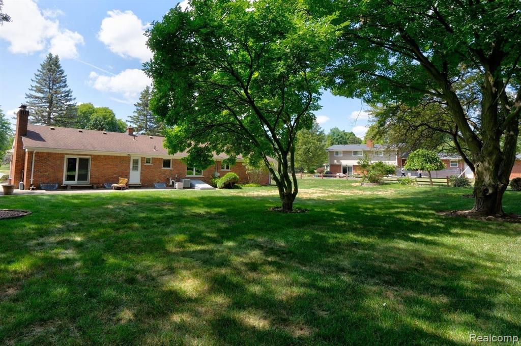2240 Munster Road Rochester Hills, MI 48309 - Photo 3 of 25