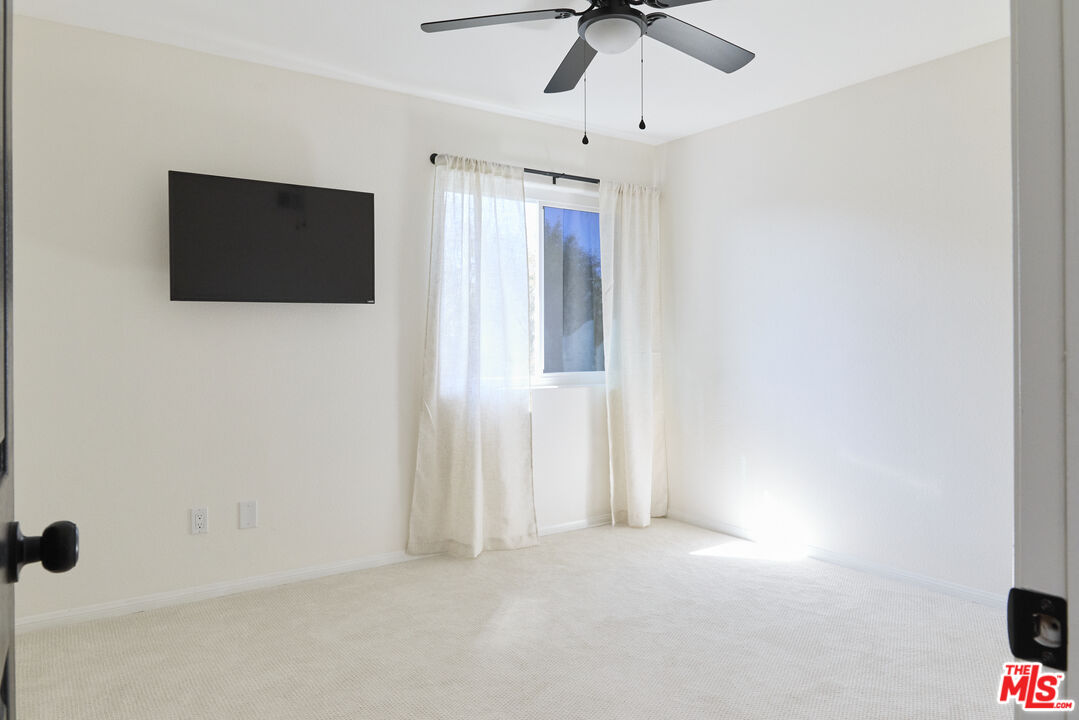 13230 Creekside Lane Poway, CA 92064 - Photo 19 of 23 en empty room with ceiling fan and window