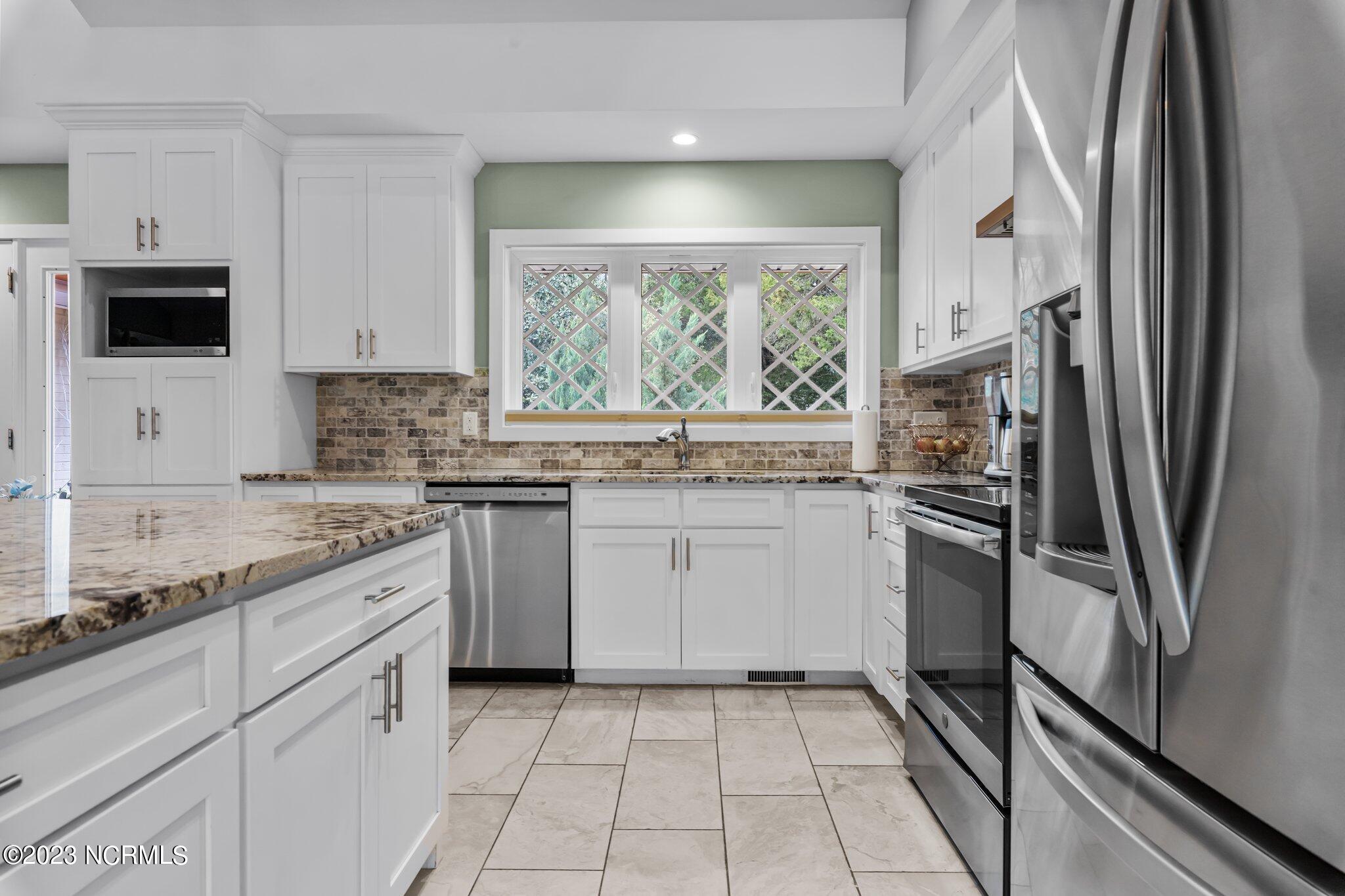 85 Shaw Road Southwest Pinehurst, NC 28374 - Photo 10 of 38 Kitchen