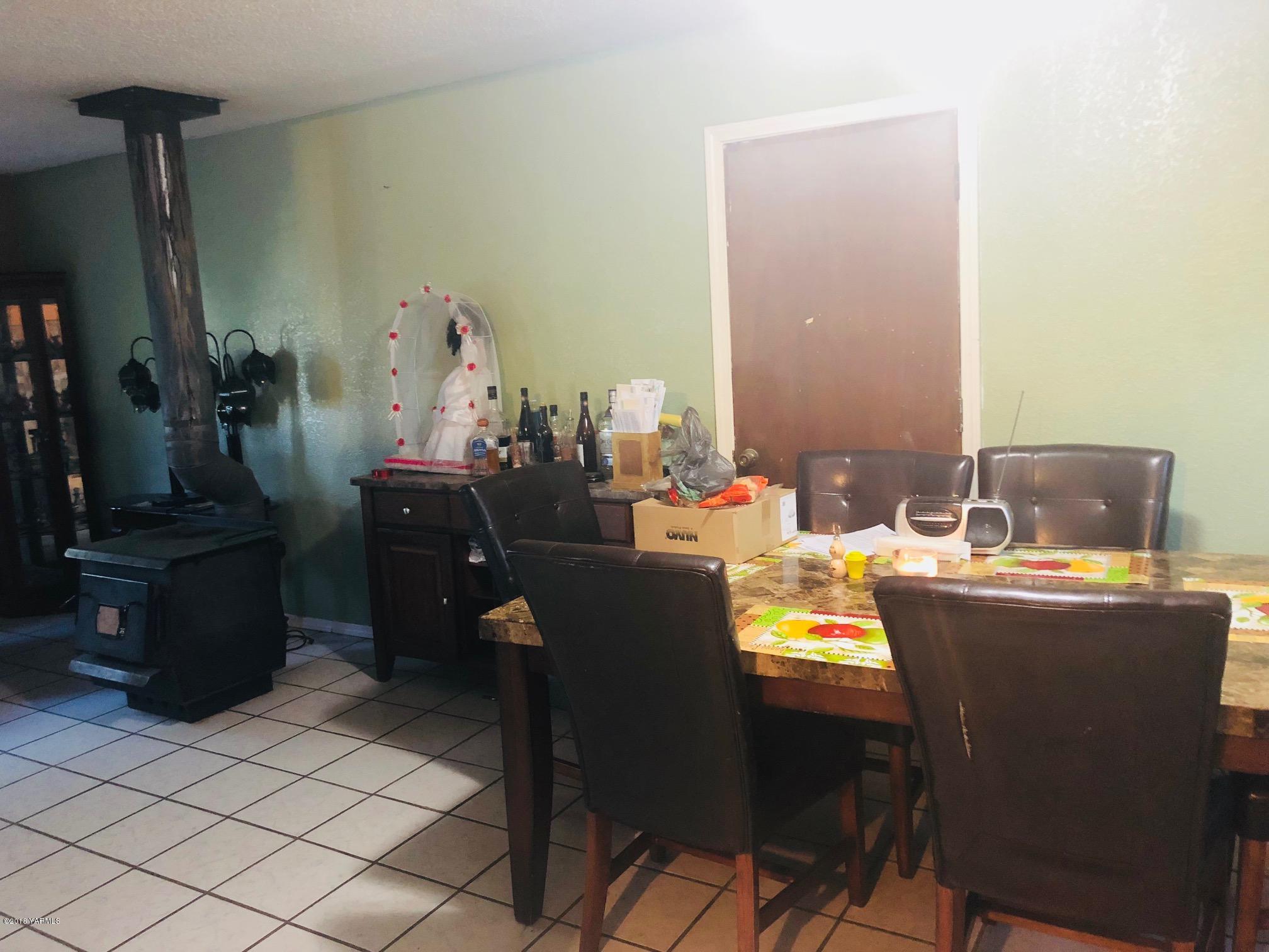 908 North Euclid Road Grandview, WA 98930 - Photo 7 of 16 a dining room with furniture and wooden floor