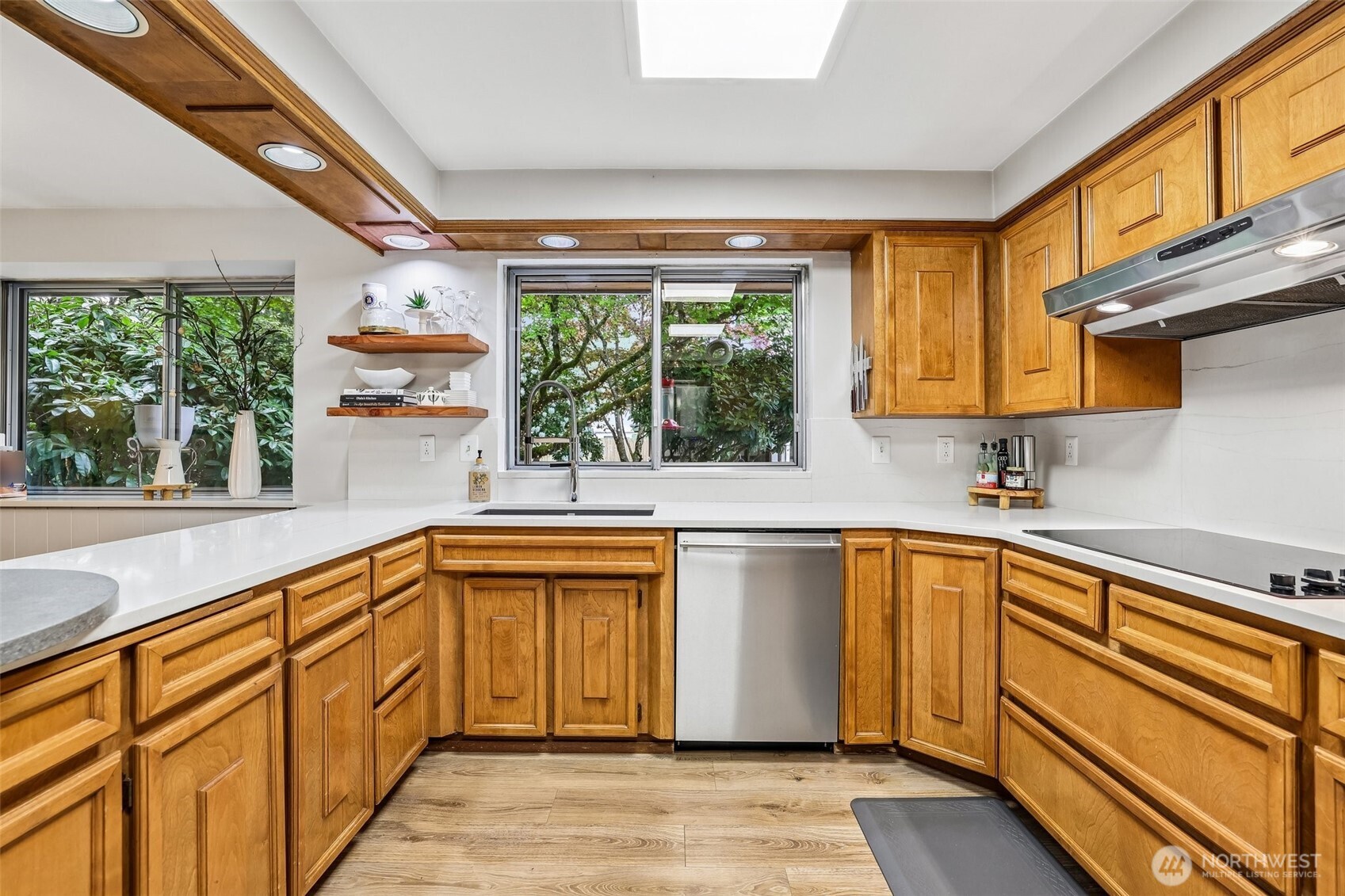 15408 Waller Road East Tacoma, WA 98445 - Photo 10 of 40