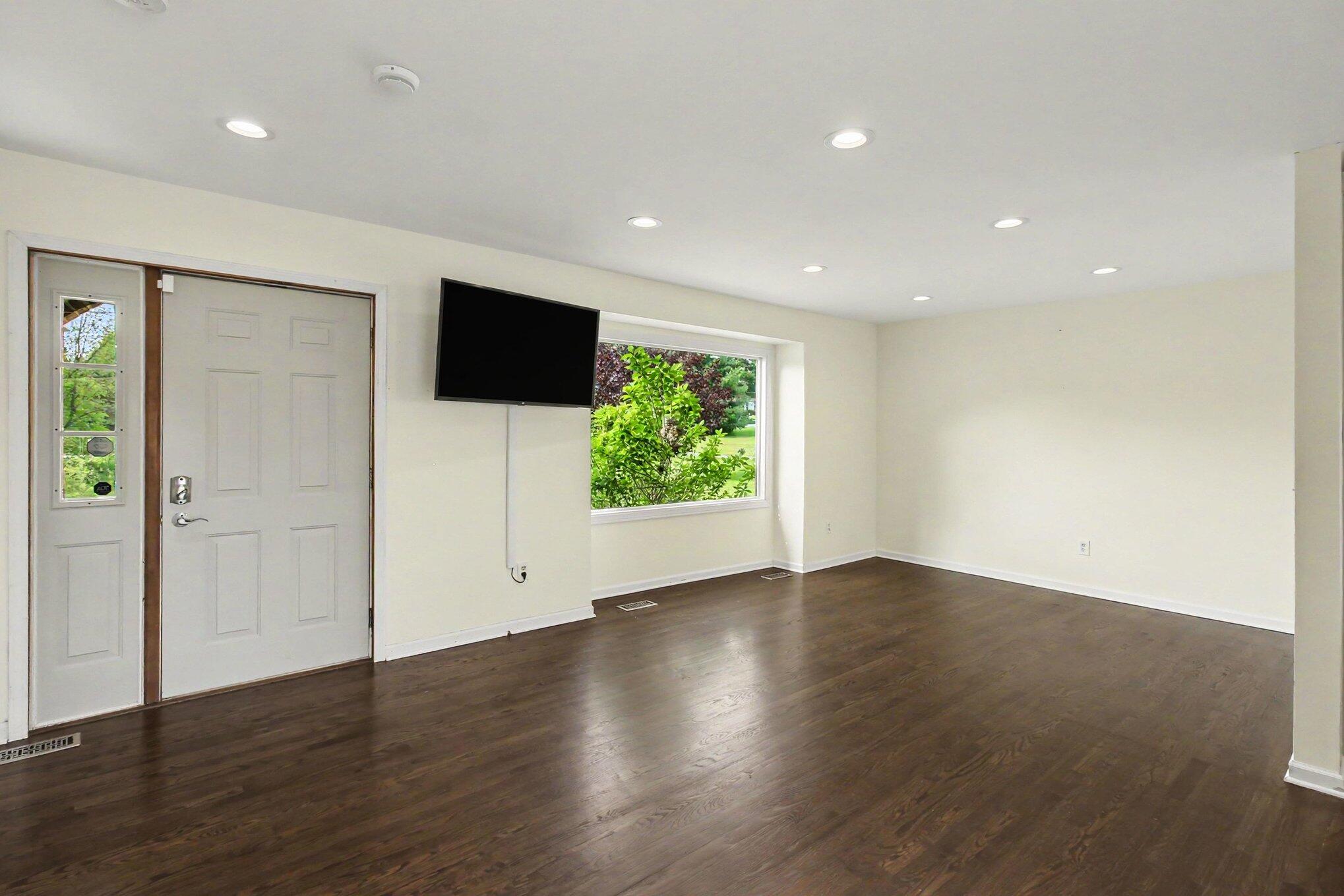 2536 West Coon Lake Road Howell, MI 48843 - Photo 10 of 35 006_file_9689