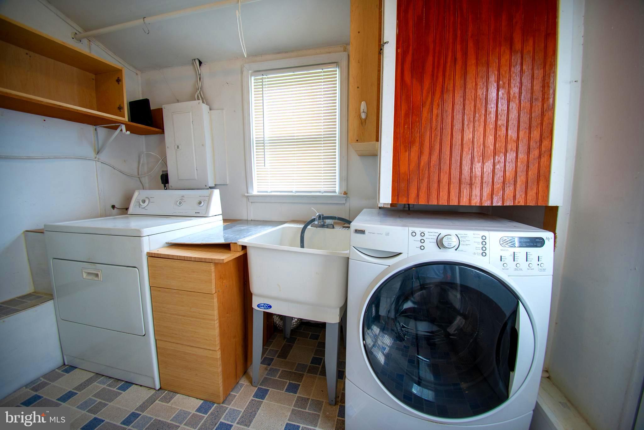 1523 Leslie Road Dundalk, MD 21222 - Photo 27 of 29 Laundry and mud-room