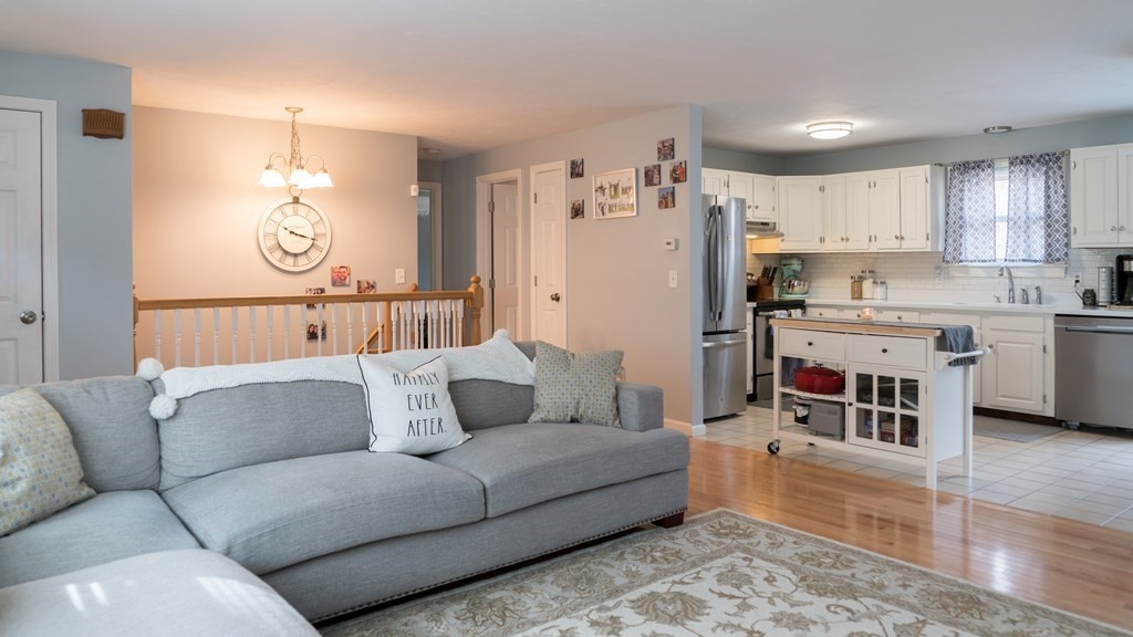 75 Fairview Park Road Sturbridge, MA 01566 - Photo 4 of 13 a living room with furniture and a window