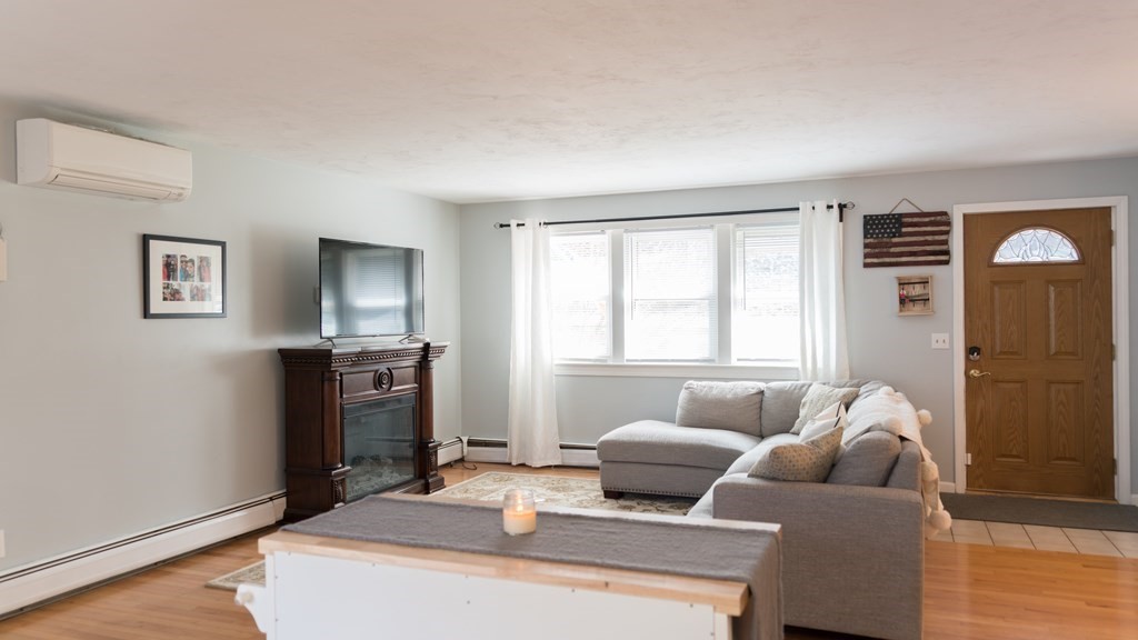 75 Fairview Park Road Sturbridge, MA 01566 - Photo 5 of 13 a living room with furniture and a window