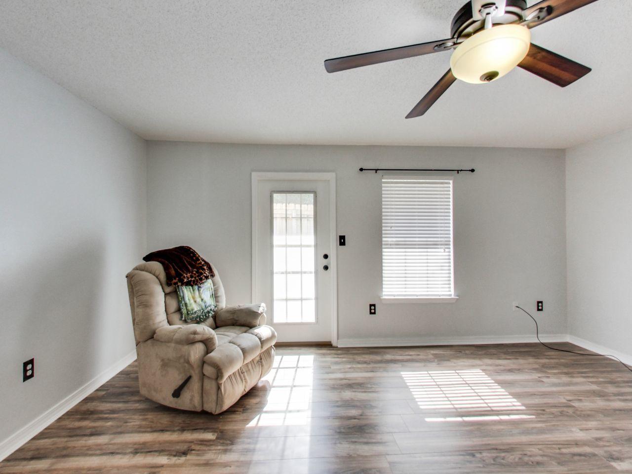 487 Keystone Road, Unit 487 Mary Esther, FL 32569 - Photo 6 of 28 a living room with furniture and a window