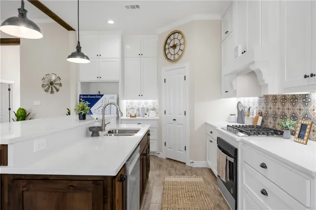 $489,900 | 3310 Hunters Crossing, Bryan, TX 77808