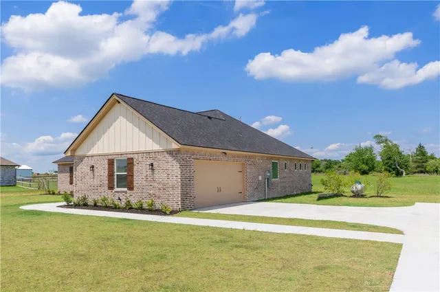 $489,900 | 3310 Hunters Crossing, Bryan, TX 77808