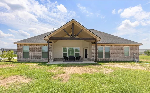 $489,900 | 3310 Hunters Crossing, Bryan, TX 77808