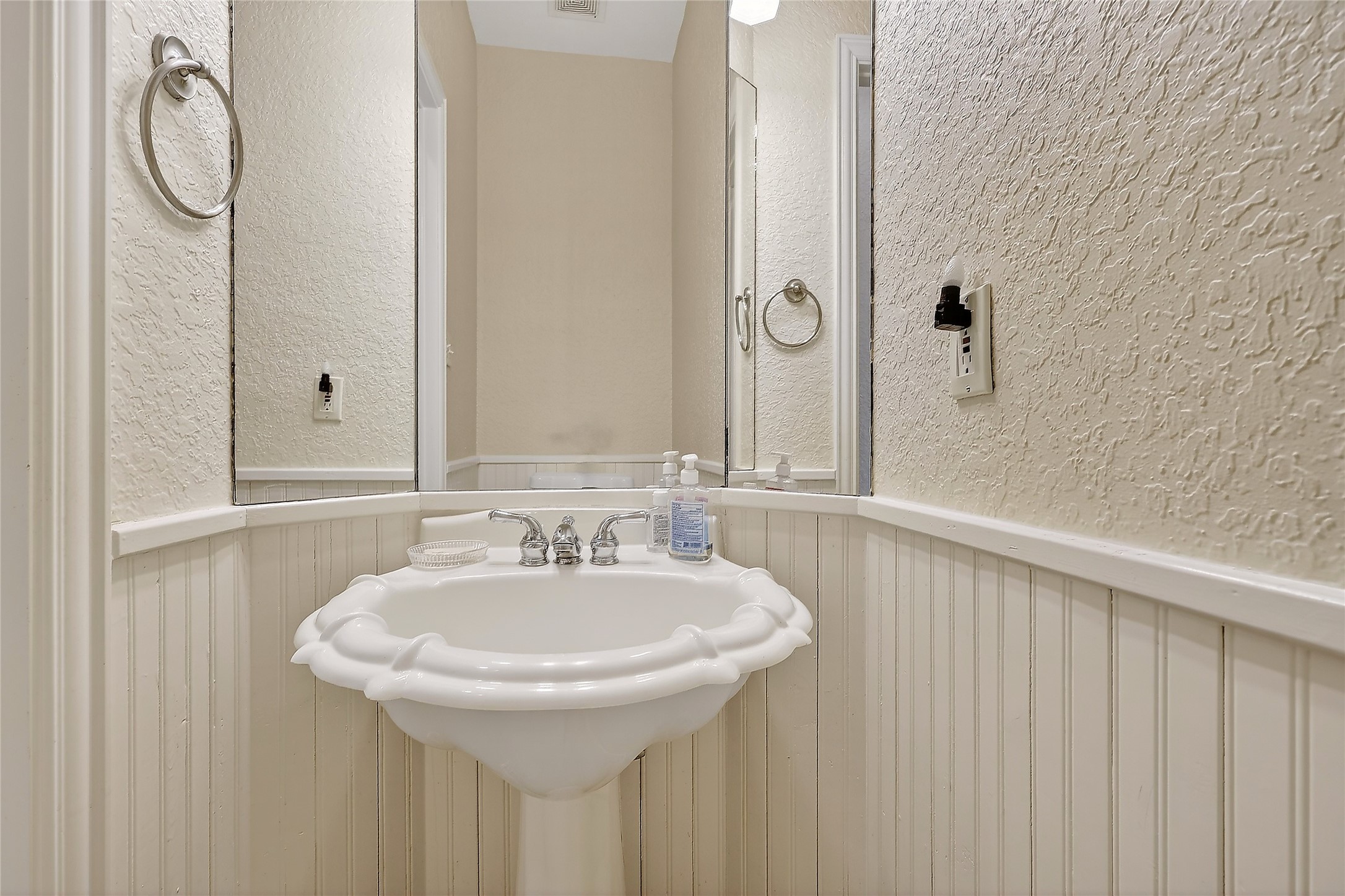 89 Dawns Edge Conroe, TX 77356 - Photo 40 of 46 Half bathroom near Utility room.