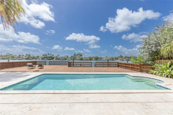 $35,000 | 1690 Daytonia Road, Miami Beach, FL 33141