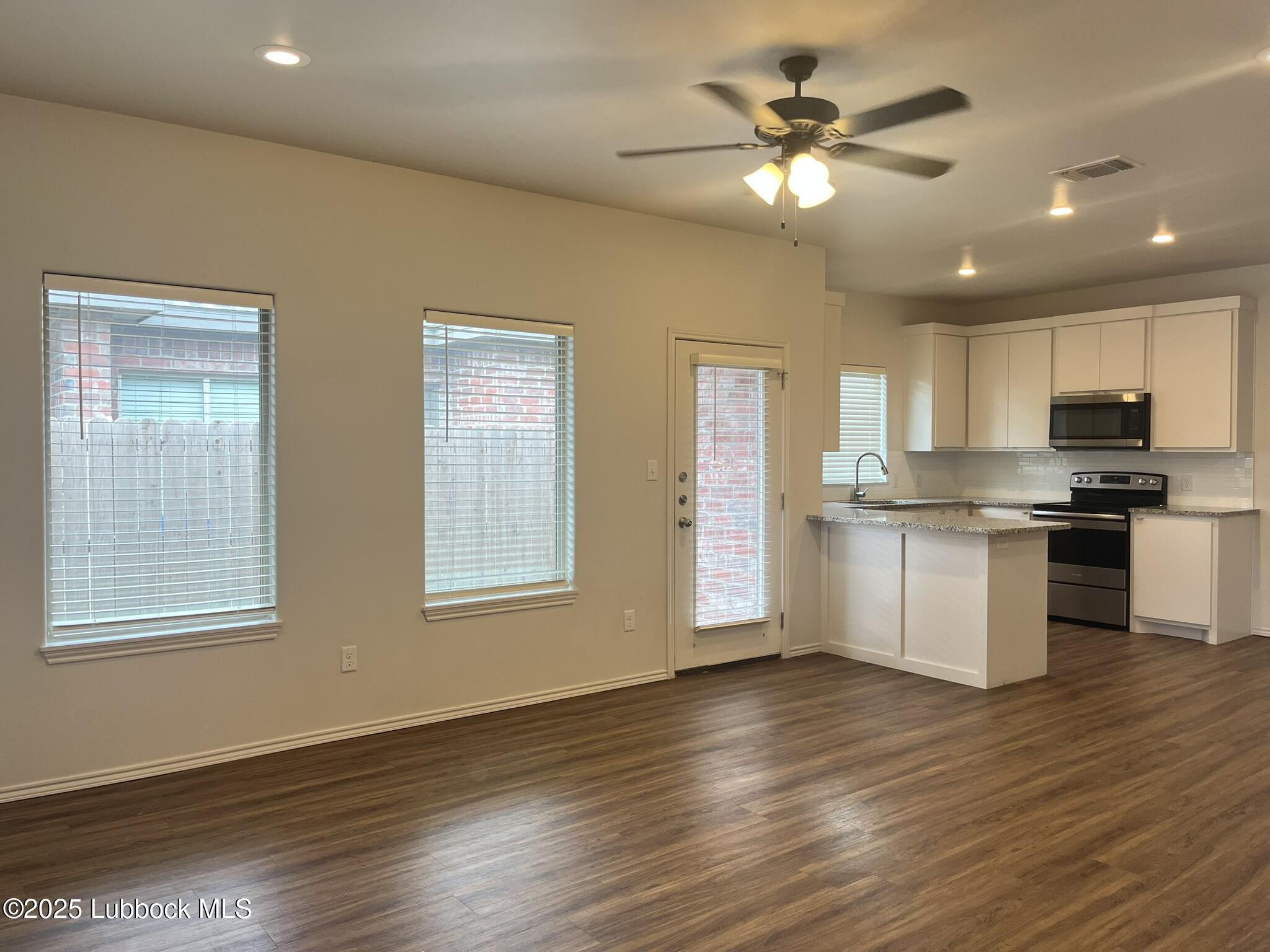 3421 49th Street, Unit B Lubbock, TX 79413 - Photo 3 of 13 IMG_7926