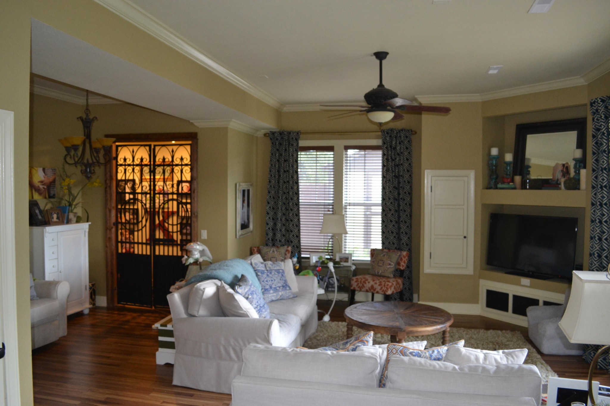 2306 Deep Draw Road Crossville, TN 38555 - Photo 25 of 40 a living room with furniture a window and a flat screen tv