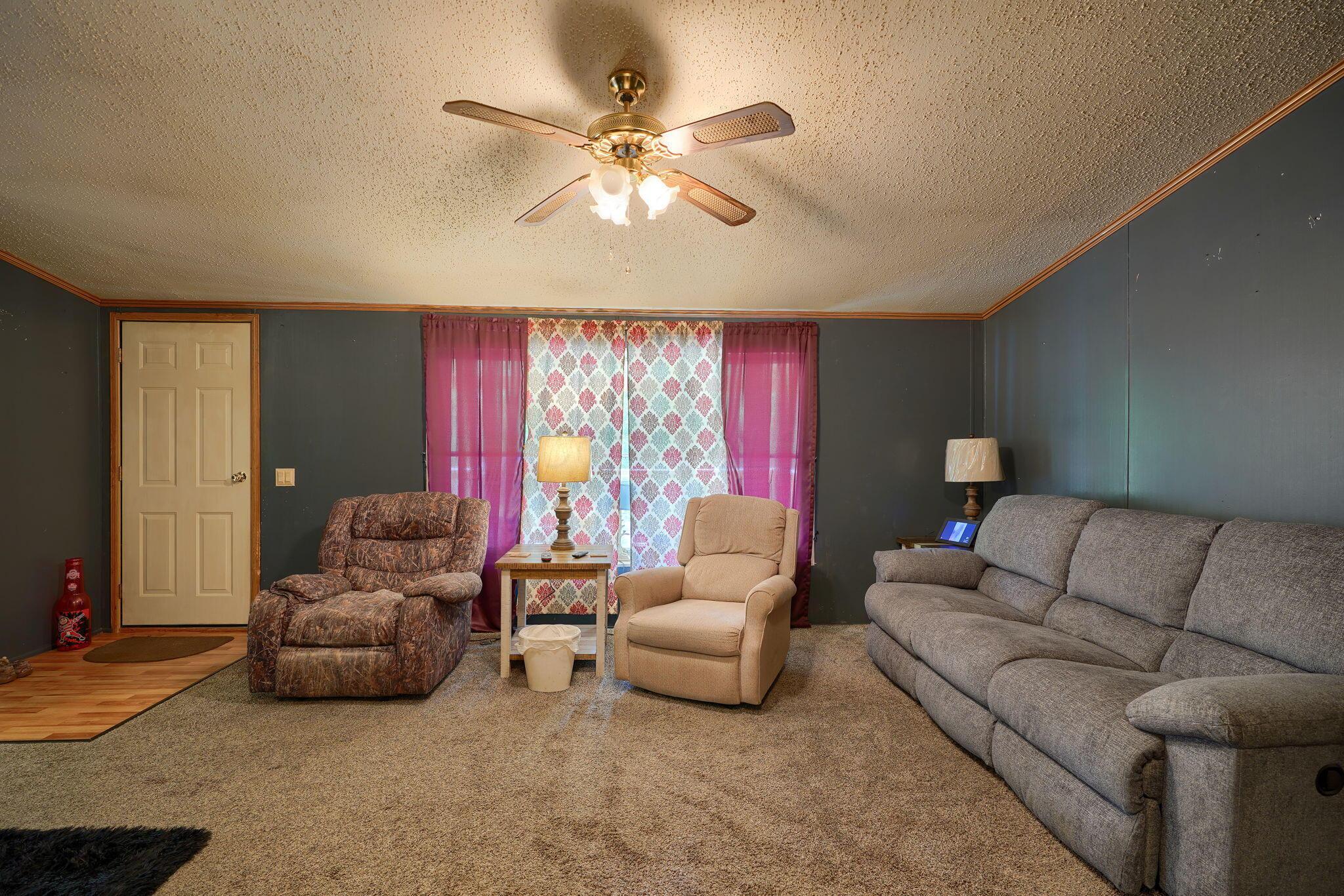 109 Bunker Hill Road Wellston, OH 45692 - Photo 23 of 42 22. Living Room (4)