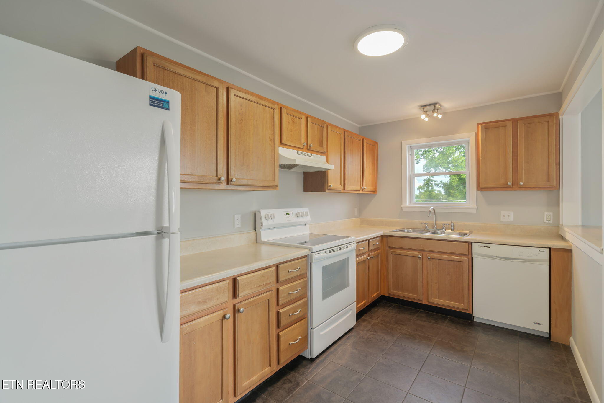 115 Kentucky Avenue Oak Ridge, TN 37830 - Photo 7 of 34 11-web-or-mls-115 Kentucky Ave-11