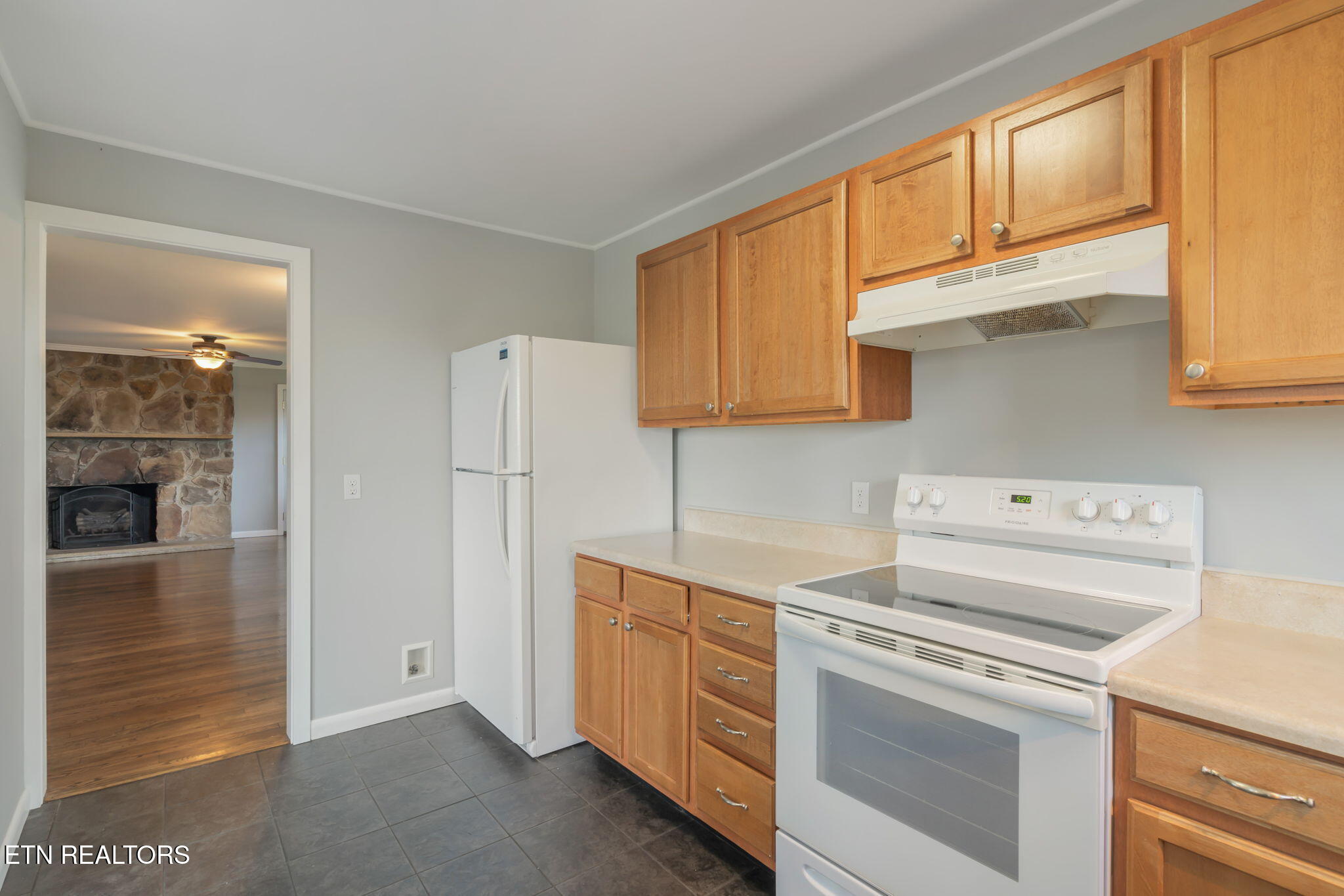 115 Kentucky Avenue Oak Ridge, TN 37830 - Photo 9 of 34 13-web-or-mls-115 Kentucky Ave-13
