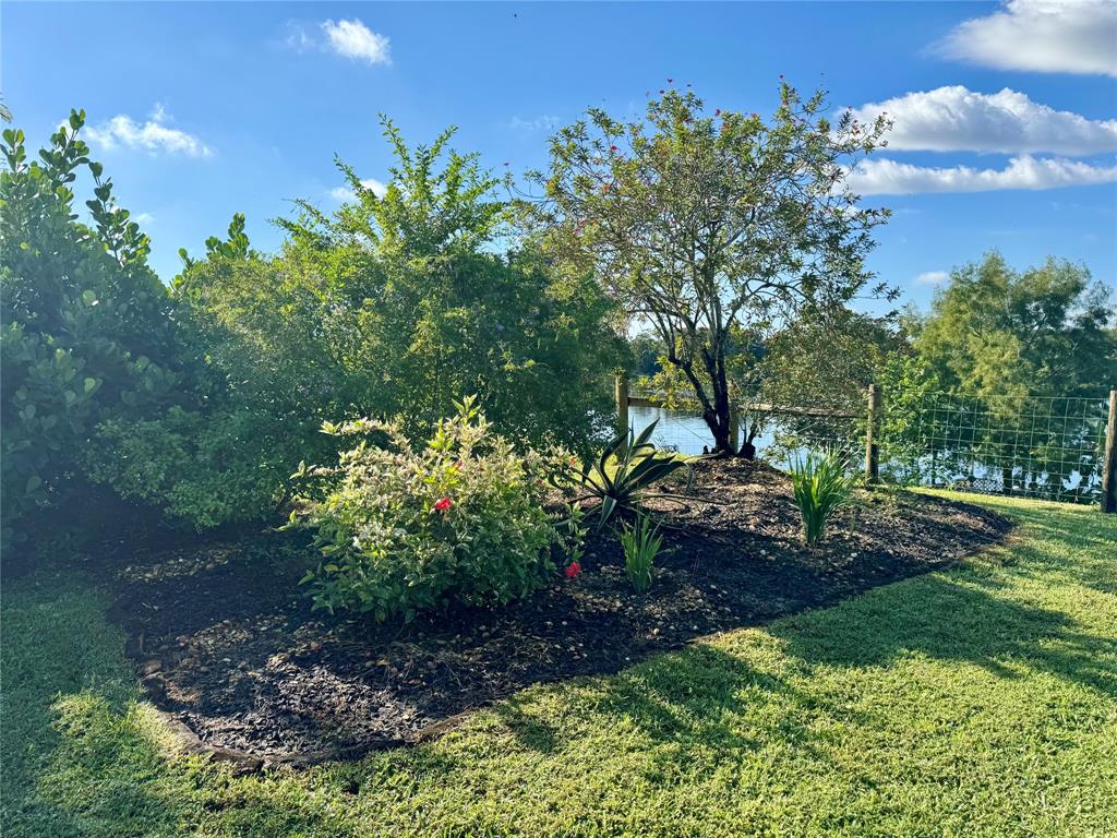 19580 Northwest 80th Drive Okeechobee, FL 34972 - Photo 9 of 34 a view of a garden with a house in a yard