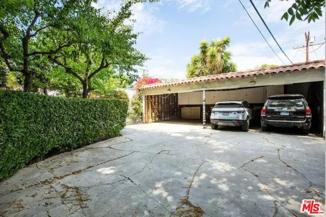 a car parked in front of a building