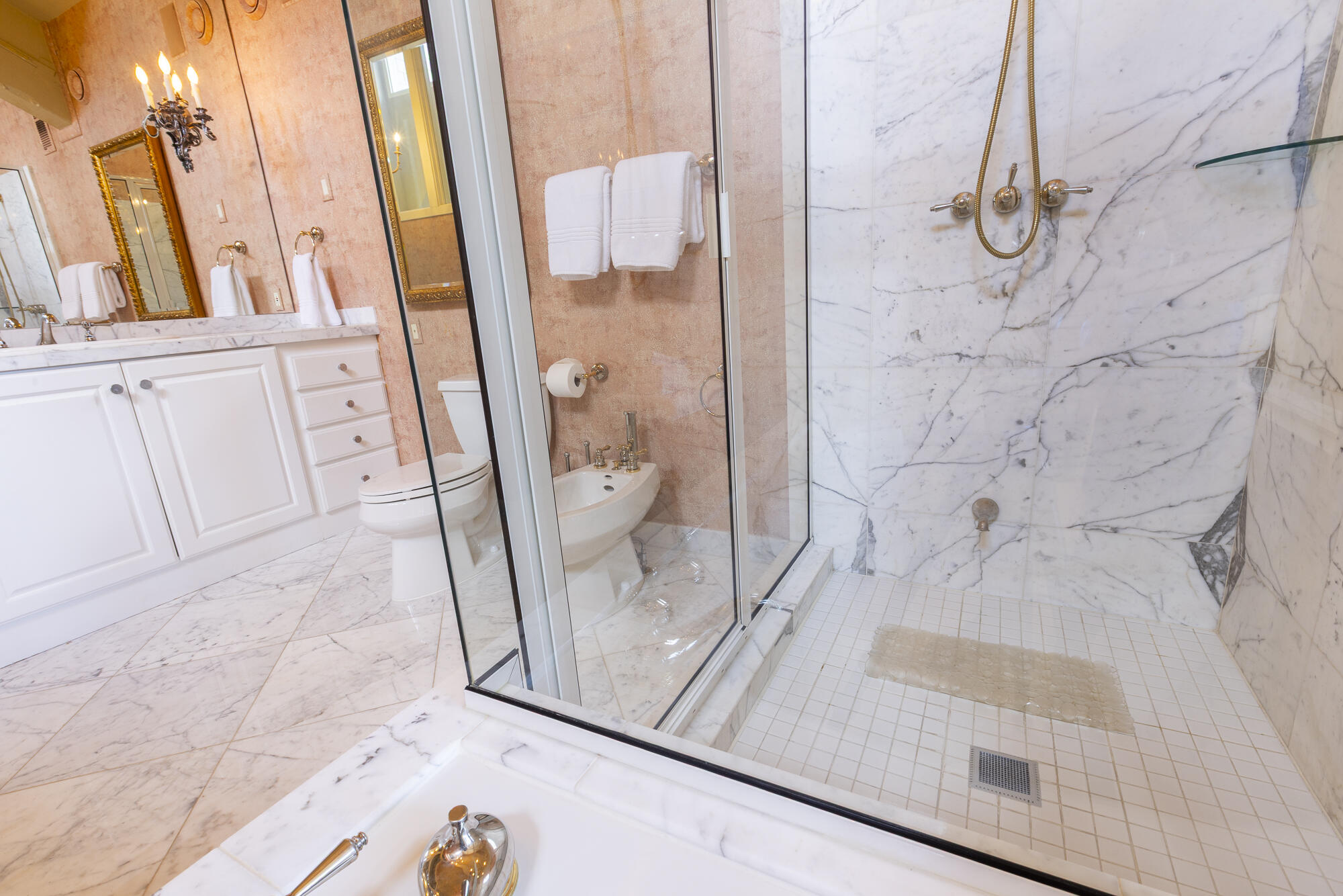 127 Saddle Road, Unit C23 Ketchum, ID 83340 - Photo 27 of 37 Primary Bathroom