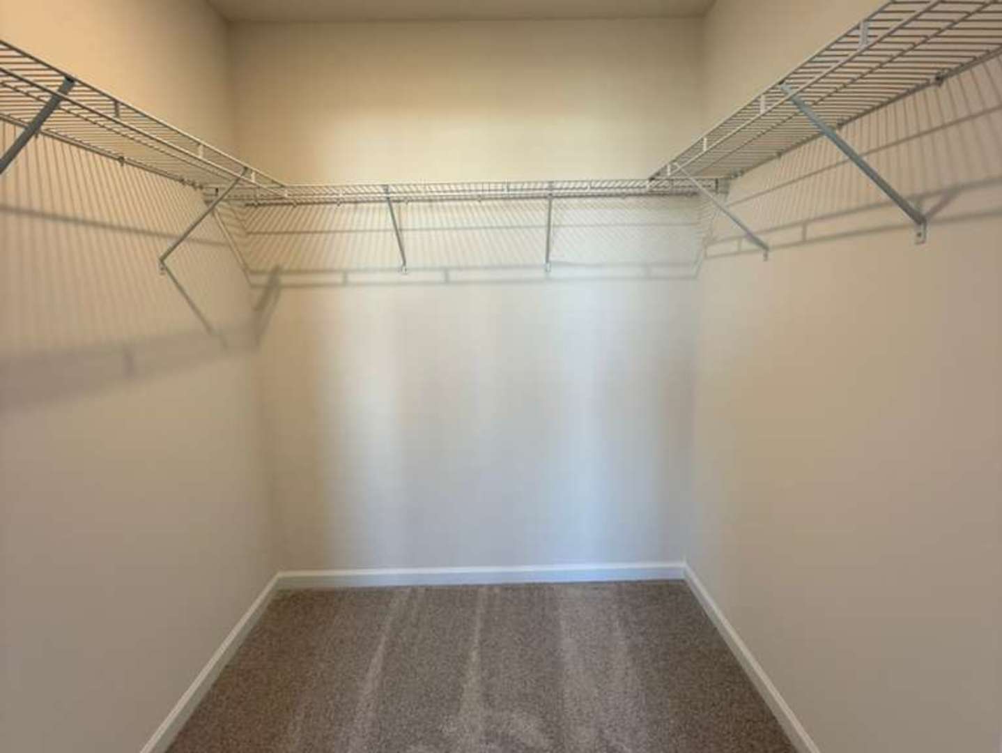 672 Switchgrass Way, Unit 58005 Bolingbrook, IL 60490 - Photo 18 of 19 a view of a small room