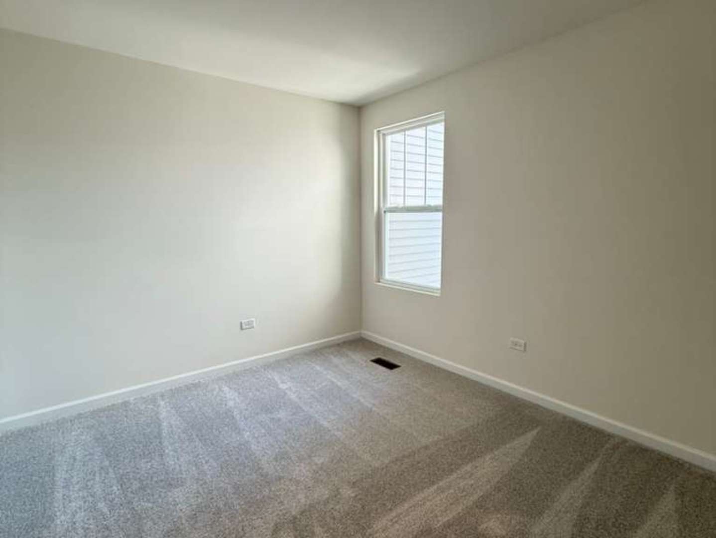 672 Switchgrass Way, Unit 58005 Bolingbrook, IL 60490 - Photo 10 of 19 an empty room with windows