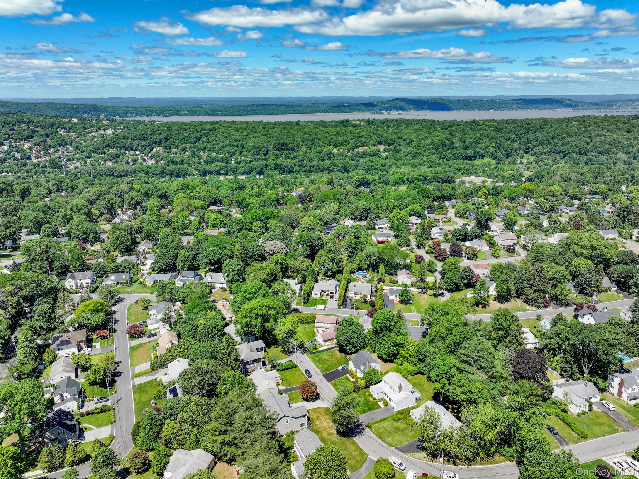 11 Overlook Road Ardsley, NY 10502 - Photo 2 of 46