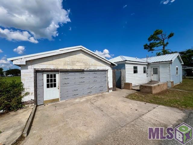 122 West 11th Street Larose, LA 70373 - Photo 2 of 15 Back