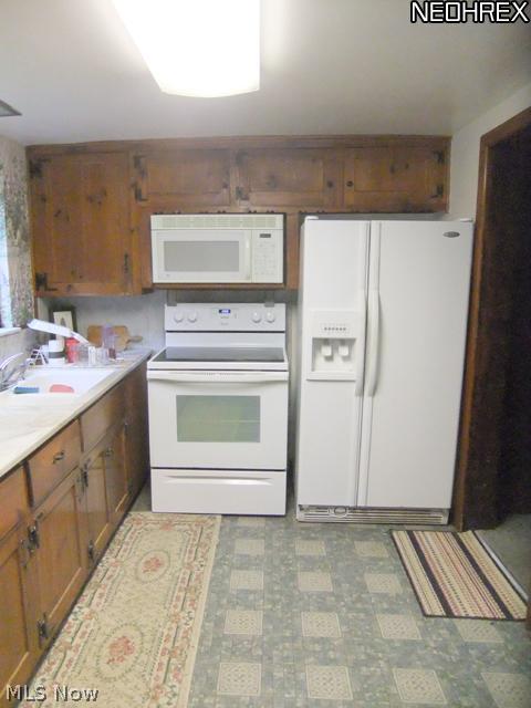 1130 South Hametown Road Akron, OH 44321 - Photo 6 of 24 ..another view of the kitchen.. great counter space, cabinets offer great storage space.